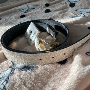 Michael Kors Twist Reversible Belt